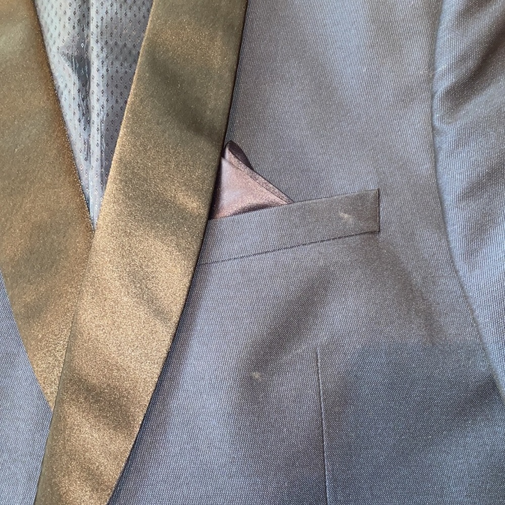 Suit - Picture 2 of 4